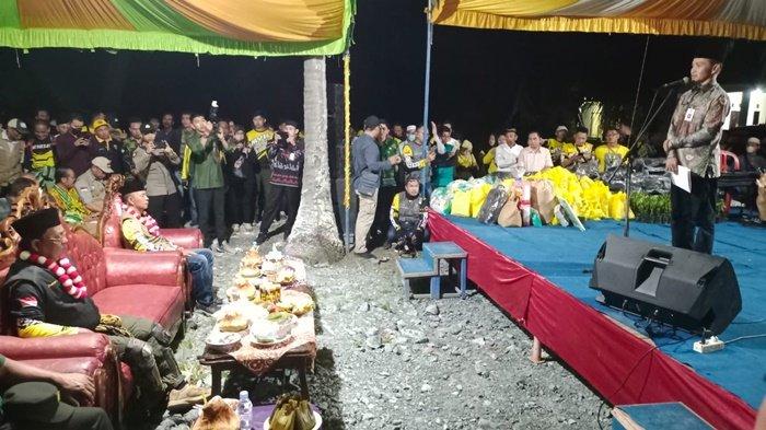 Sekda Tanbu, Ambo Sakka menyambut kunjungan Gubernur Sahbirin Noor saat turdes ke Tanbu.