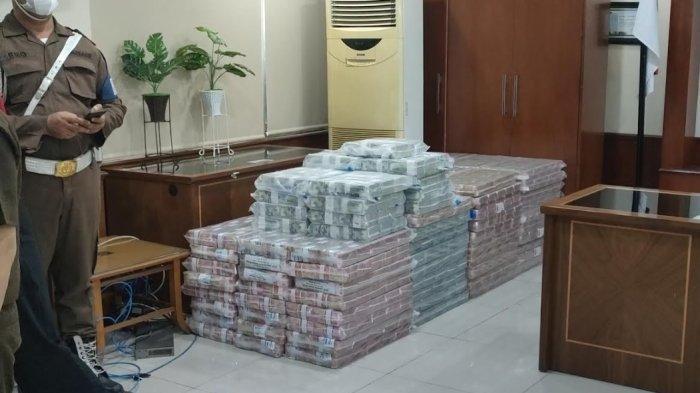 Tumpukan uang senilai Rp 5.1 triliun yang disita Kejaksaan Agung