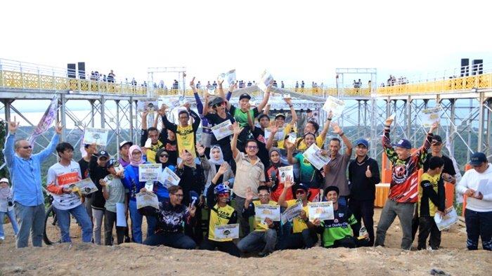 sekda Kotabaru foto bersama pemenang Harmony Mamake SJA Hills