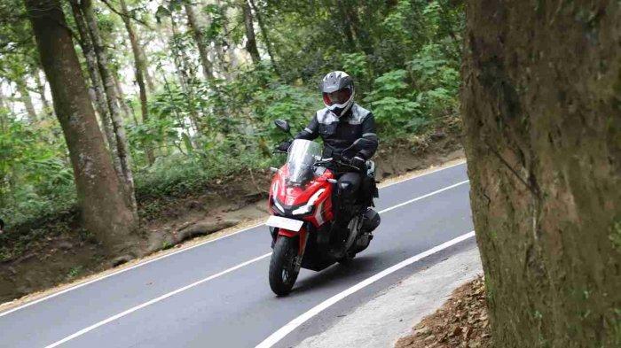 Begini Cara Naik Motor Matik di Tanjakan & Turunan