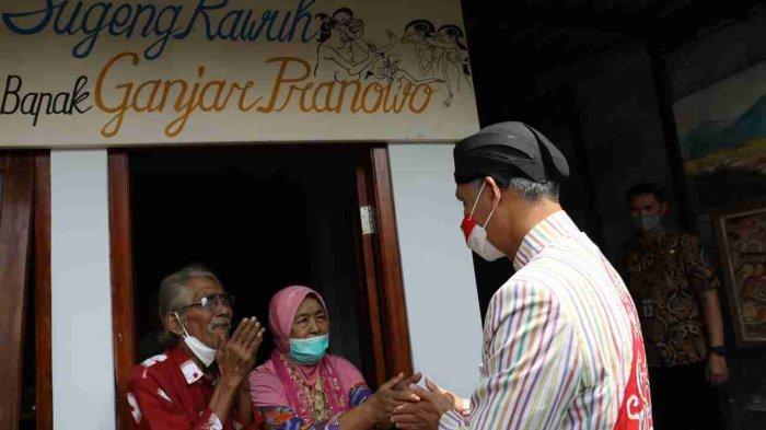 Mbah Tris, 78, sapaan akrab Soetrisna dan istrinya, Mbah Ning (Hermin Istrianingsih), 68