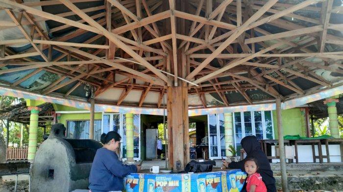 Pendopo wisata Batam Pantai Payung Batubesar Nongsa