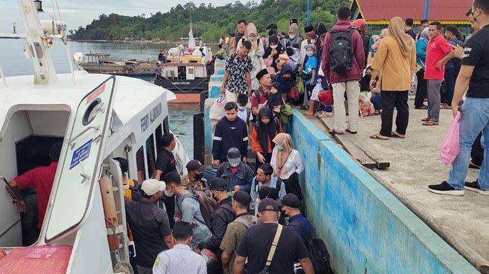 Penumpang di Pelabuhan Lingga Kepri September 2022
