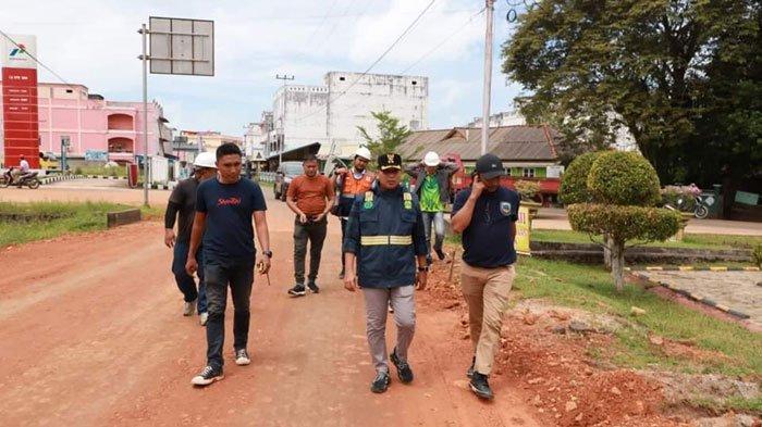 Wakil Bupati Lingga tinjau proyek penataan jalan di Dabo Singkep 2022 a