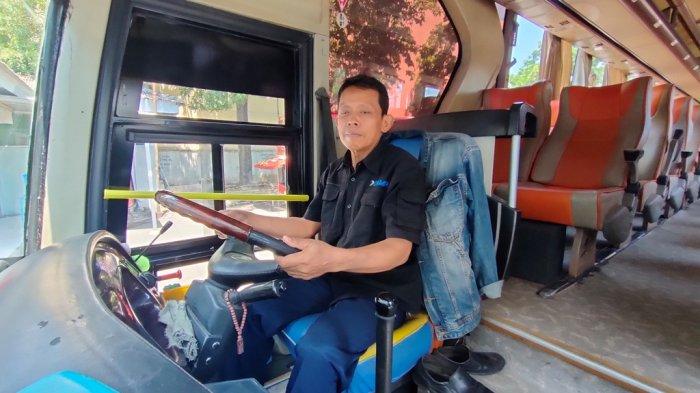 Bus Damri jurusan Indramayu-Bandung di Terminal Tipe B Indramayusq