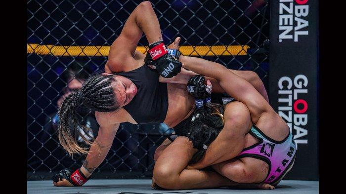 Angela Lee vs Stamp Fairtex 100