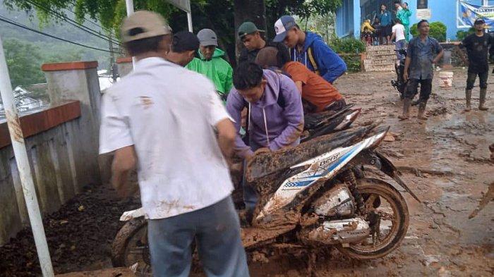 Motor Tertimbun Tanah
