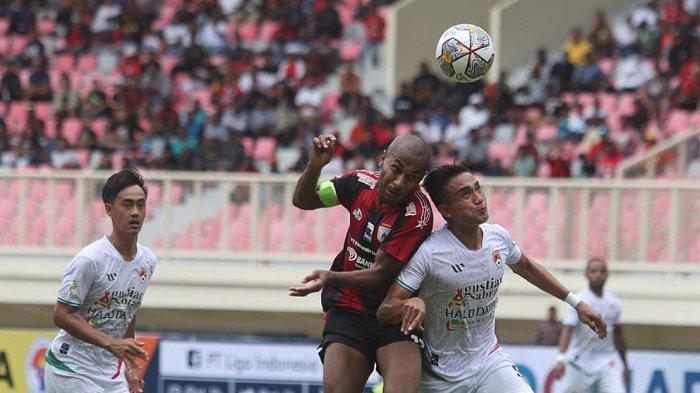 Persipura vs Kalteng Putra 001