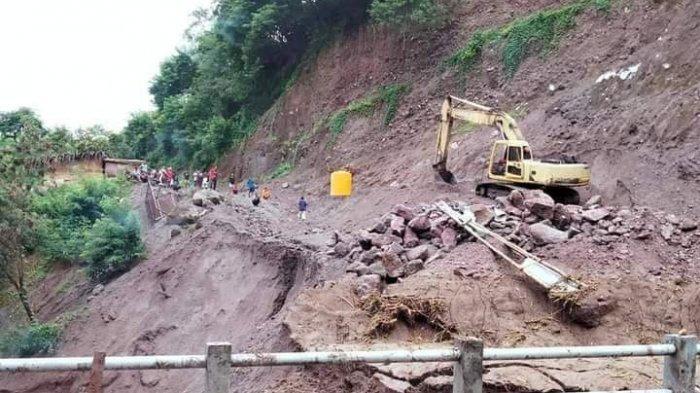Suasana di TKP Jembatan AMbruk di Palue
