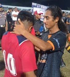 Dua Sahabat Jadi 'Musuh', Kevin Usap Air Mata Juan, PSN Ngada Juara Soeratin Cup