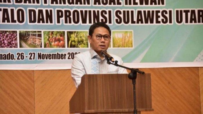 Penjabat Gubernur Gorontalo Hamka Hendra Noer memberikan sambutan pada penandatangan perjanjian kerjasama antara Pemerintah Provinsi Gorontalo bersama Sulawesi Utara di Hotel Aston, Manado, Sabtu (26/11/2022). (Foto: Fikri)