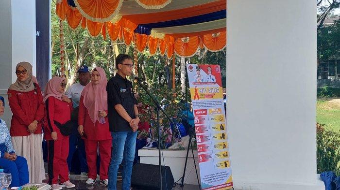 Kurniawan, Penyintas Aids berbagi testimoni dalam Peringatan Hari Aids Sedunia dan HUT Dharmawanita di Kantor Bupati Bone Bolango, Jumat (2/11/2022).