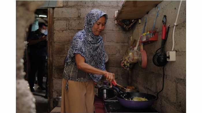2 PT PLN (Persero) sebagai Badan Usaha Milik Negara (BUMN) mendukung araha