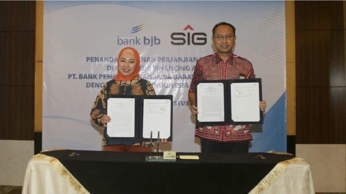 2 Penandatanganan Perjanjian Kerja Sama antara bank bjb dengan Semen