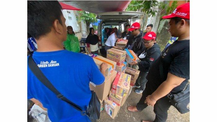 3 Bantuan diberikan secara langsung kepada warga sekitar terdampak Gempa Bumi di Cianjur.