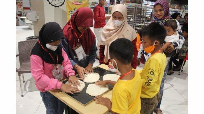 4 DD Jabar ajak anak yatim dengan nonton film Tegar dan belanja ceria.