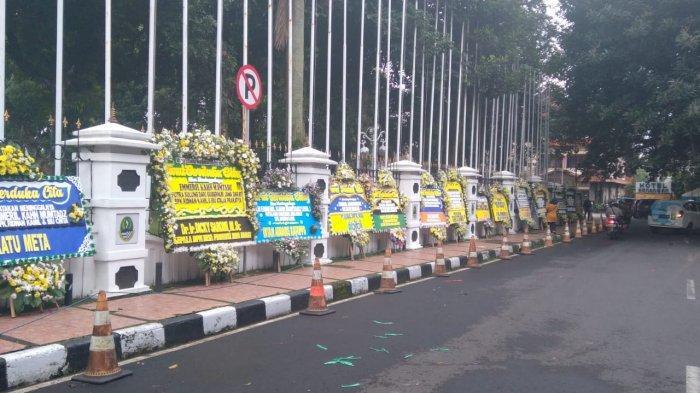 Bunga Duka Cita Gedung Pakuan 2