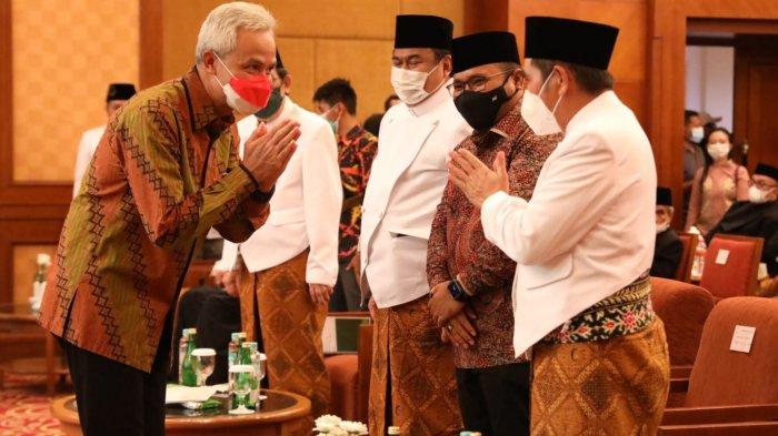 Ganjar Pranowo bersama Menteri Agama Yaqut Qolil Qoumas dan sejumlah tokoh lainnya menghadiri pembukaan Majlis Tahkim atau Kongres Nasional Syarikat Islam (SI) ke-41
