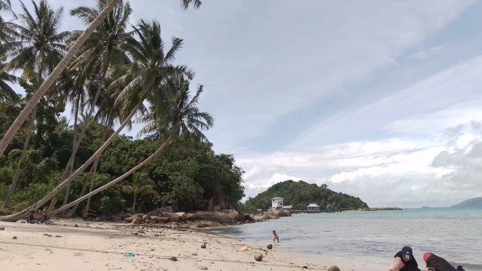 Pantai Pasir Manang