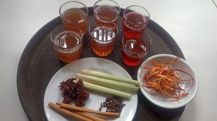 ILUSTRASI - Wedang secang, wedang jahe, dan rosella yang dibuat dari tanaman herbal nusantara.