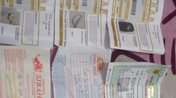 Barang bukti penipuan berkedok kredit keliling di Polsek Cikarang Barat, Polres Metro Bekasi.