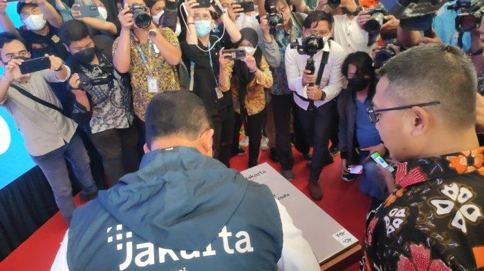 Gubernur DKI Jakarta Anies Baswedan lakukan peresmian empat pasar di Jakarta, Kamis (22/9/2022). (2)