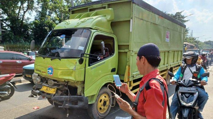Kecelakaan beruntun di Jalan Raya Bogor, Kecamatan Ciracas, Jakarta Timur, Jumat (8/7/2022)..