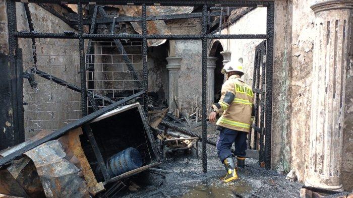 Rumah James Gordon, korban tewas kebakaran yang jenazahnya ditemukan di kamar mandi