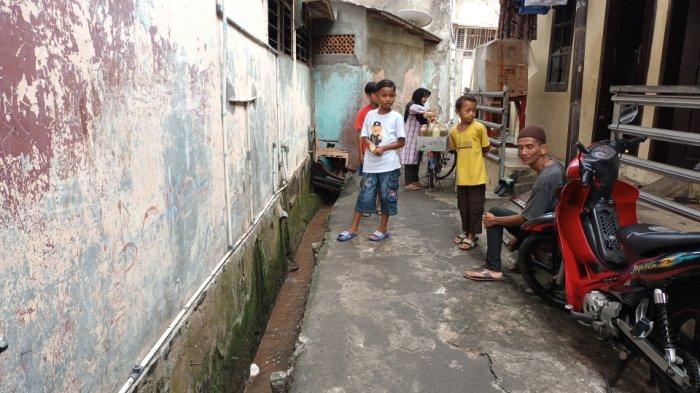 Saluran air di Gang Haji Kiming lokasi sejoli jambret handphone tercebur.