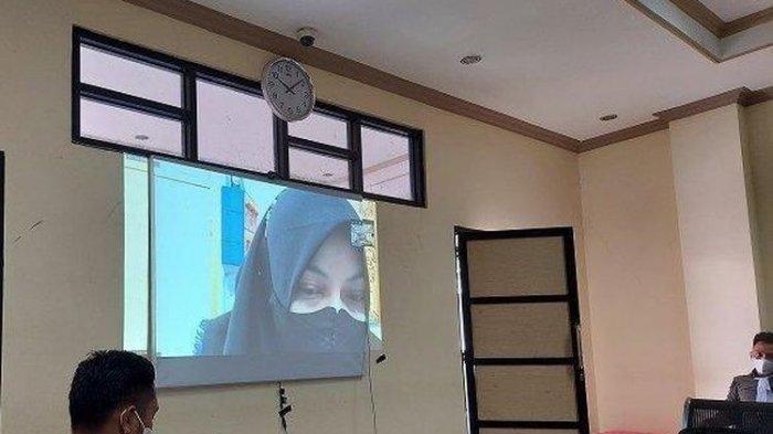 Arini Listiani Chalid, terdakwa korupsi mantan CS bank berplat merah di Banjarmasin