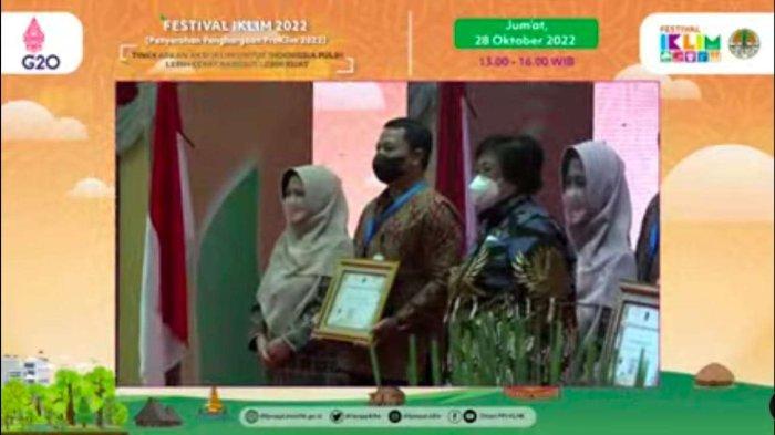Bupati Sukoharjo kembali menerima penghargaan Program B