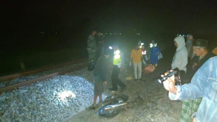 Jenazah Kakek Somo Miran dievakuasi dari lokasi kejadian