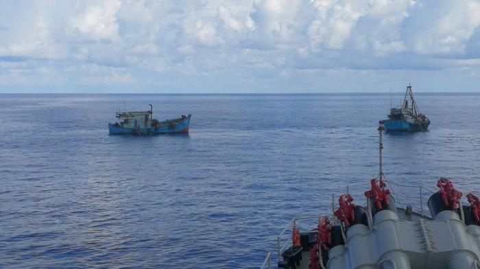 KRI Cut Nyak Dien-375 menangkap dua kapal ikkan asing berbendera Vietnam