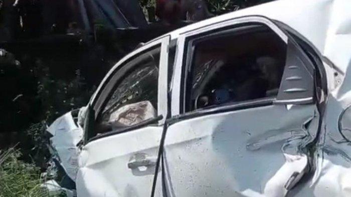 Kondisi mobil Honda Brio usai tertabrak kereta api