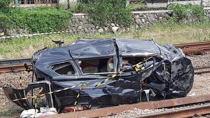Mobil Toyota Avanza yang terseret KJJ Argo Sindoro