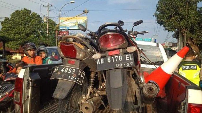 Perempuan setengah baya tewas akibat motornya ditabrak