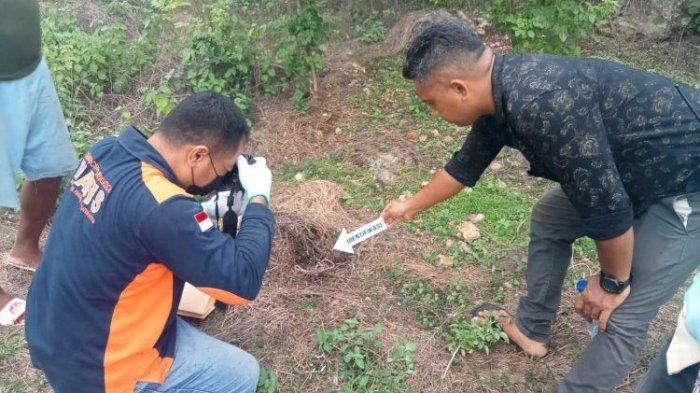 Polisi sedang olah tempat kejadian perkara di belakang Laboratorium