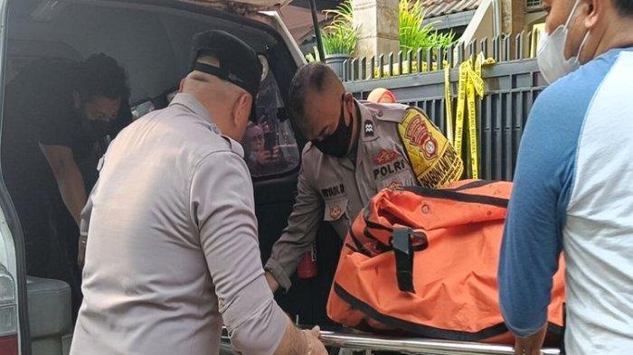 tewas diduga akibat bakar diri di sebuah perumahan