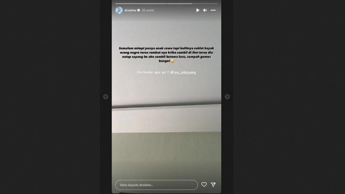 Dinda Hauw menyebut anak perempuan tersebut memiliki kulit berwarna cokelat.