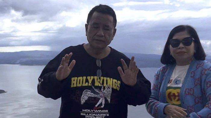 Hotman Paris dan Agustianne Marbun menghabiskan waktu liburan bersama beberapa waktu lalu.