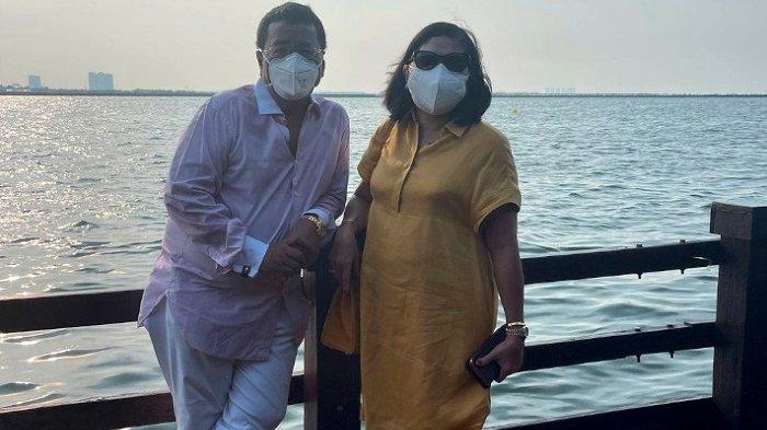 Hotman Paris menegaskan Agustianne Marbun sang istri hidup bahagia bersamanya.