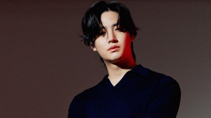 Jay B GOT7 tidak banyak menggunakan produk perawatan wajah meskipun kulitnya kering.