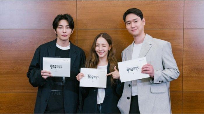 Love in Contract merupakan drama Korea terbaru yang digarap oleh penulis naskah Ha Goo Dam.