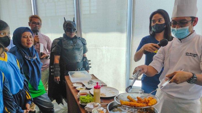 Acar live cooking gemar makan ikan dari Aris Sasongko – Executive Chef favehotel Solo