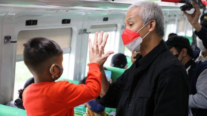 Ganjar Pranowo Lepas Keberangkatan Mudik Gratis Naik Kereta Api