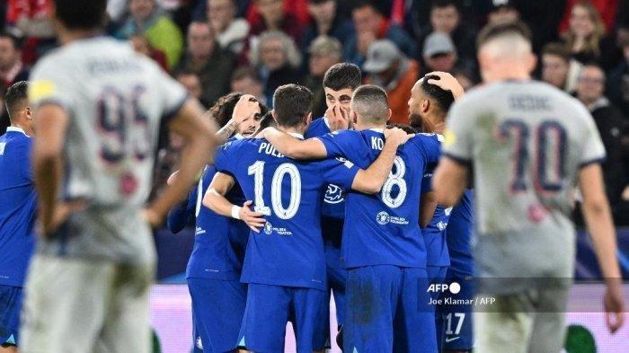 Gelandang Chelsea Jerman Kai Havertz (tengah) merayakan setelah mencetak gol dengan rekan satu timnya selama pertandingan sepak bola Grup E Liga Champions UEFA antara RB Salzburg dan Chelsea FC di Salzburg, Austria pada 25 Oktober 2022. Joe Klamar / AFP (Joe Klamar / AFP)