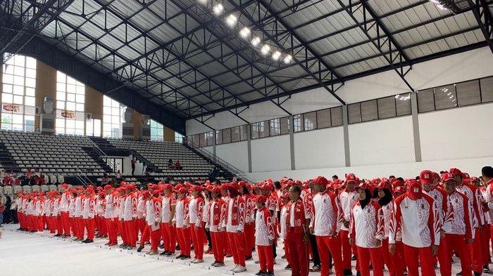 Para kontingen Indonesia yang akan berangkat ke SEA Games 2019 di Filipina berbaris jelang pelepasan oleh Menpora RI di Jakarta, Rabu (27/11/2019)