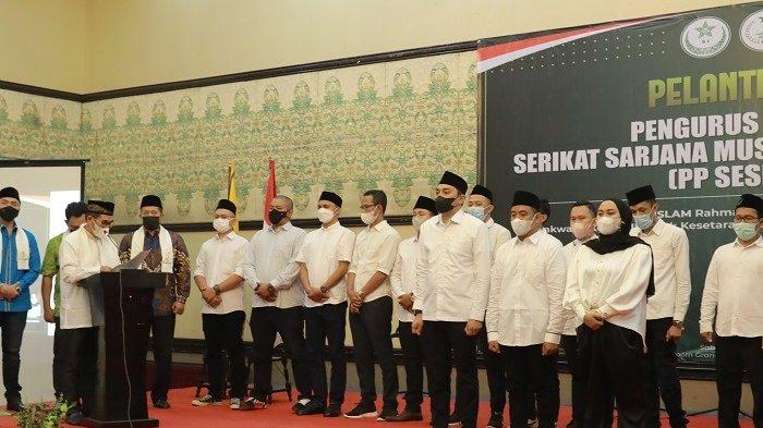 Presiden Syarikat Islam (SI) Hamdan Zoelva secara resmi melantik Pengurus Pusat Serikat Sarjana Muslimin Indonesia (PP SESMI) masa bakti 2022-2026, Sabtu (16/4/2022). (Dokumentasi PP Sesmi)