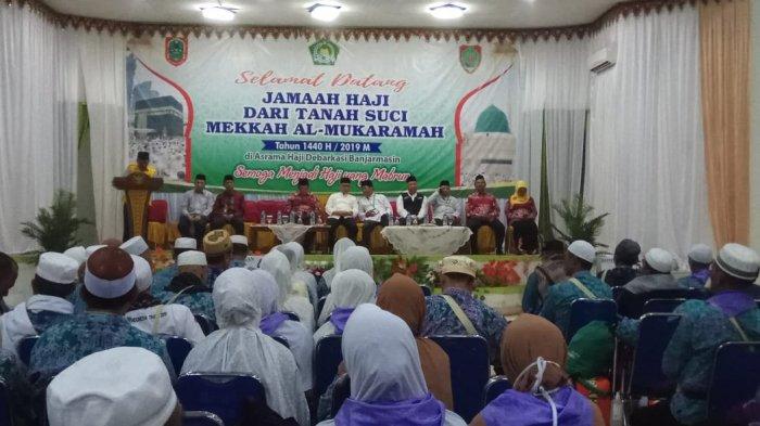Suasana penyambutan Jamaah Haji Keloter 13 di Asrama Haji Banjarbaru.