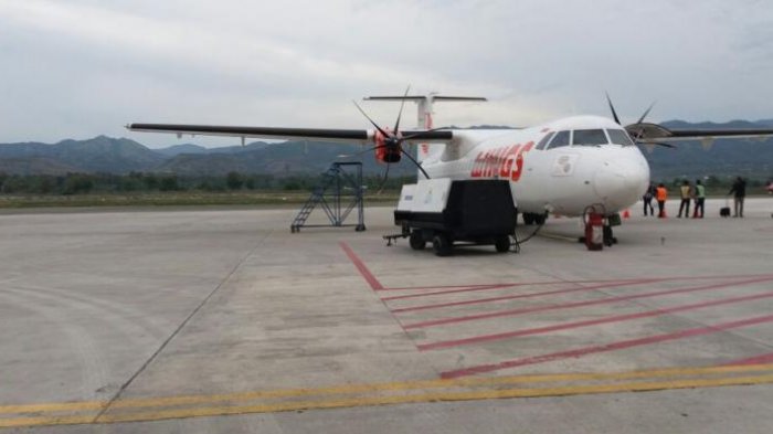 Mati mesin dibagian sayap kanan, Wings Air dengan Nomor penerbangan IW 1156 tujuan Luwuk, akhirnya balik arah kembali lagi ke Bandar Udara Mutiara Sis Aljufrie, Sabtu (14/1/2017)